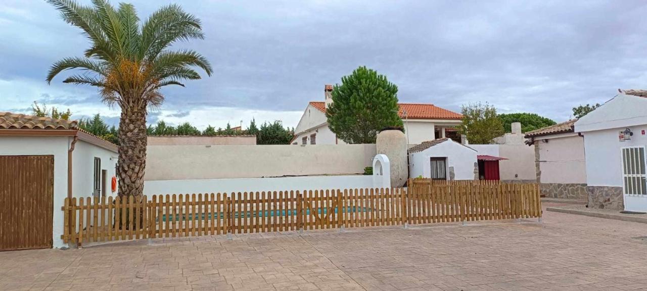 Villa Las Tres Hermanas Albarreal De Tajo By Toledo Ap Eksteriør bilde